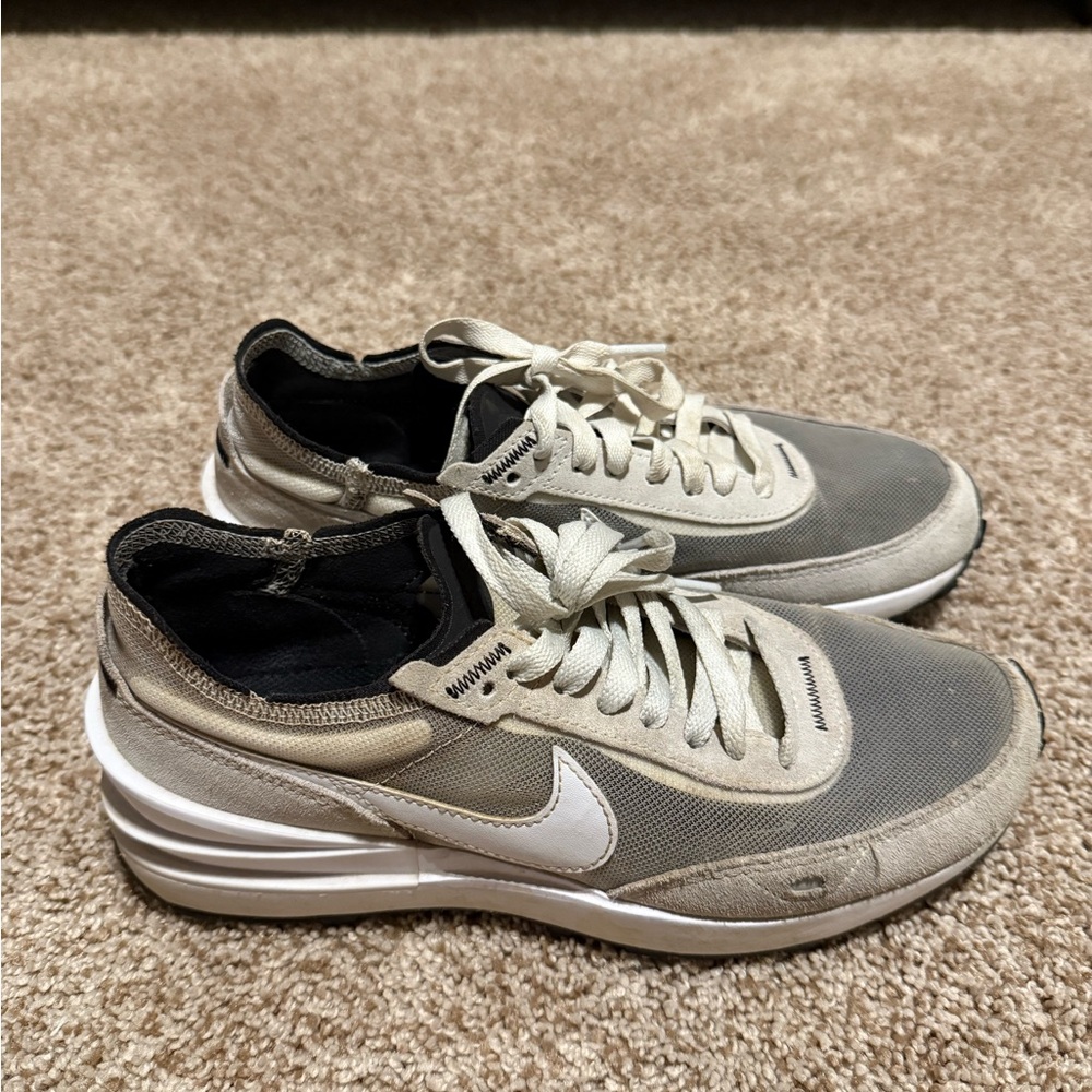 Nike women’s waffle one gray and white sneakers